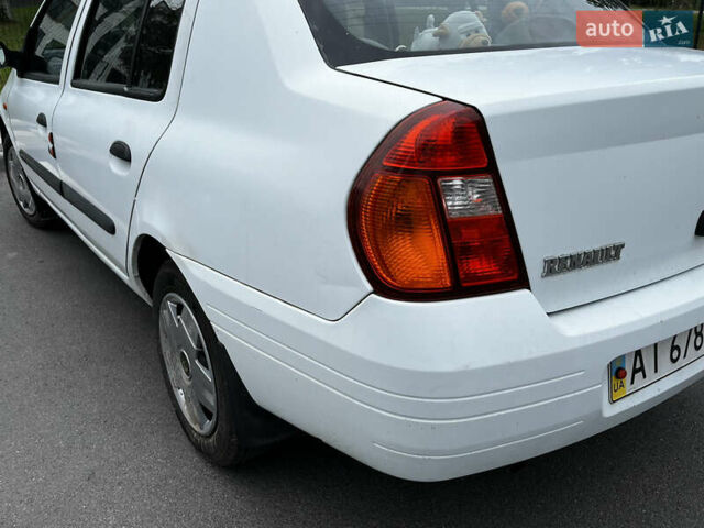 Белый Рено Clio Symbol, объемом двигателя 1.39 л и пробегом 335 тыс. км за 2300 $, фото 4 на Automoto.ua