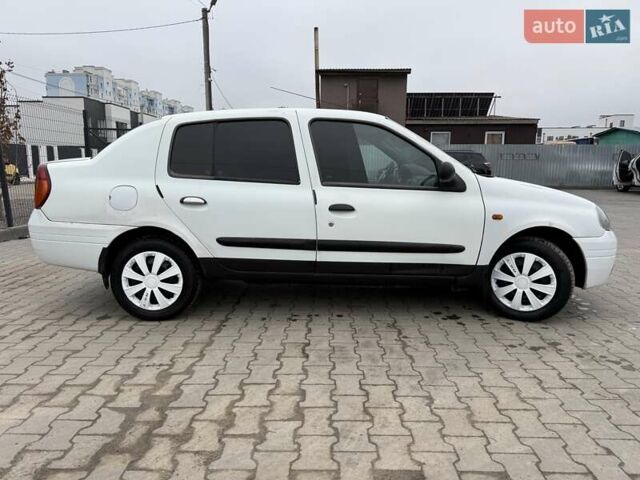 Белый Рено Clio Symbol, объемом двигателя 1.4 л и пробегом 350 тыс. км за 1850 $, фото 5 на Automoto.ua