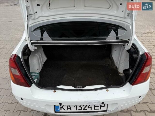 Белый Рено Clio Symbol, объемом двигателя 1.4 л и пробегом 350 тыс. км за 1850 $, фото 15 на Automoto.ua