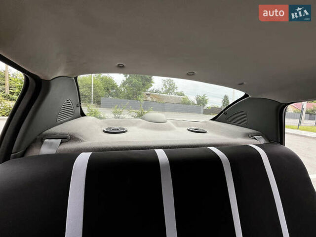 Белый Рено Clio Symbol, объемом двигателя 1.39 л и пробегом 335 тыс. км за 2300 $, фото 12 на Automoto.ua