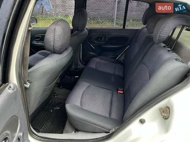 Белый Рено Clio Symbol, объемом двигателя 1.39 л и пробегом 346 тыс. км за 2050 $, фото 15 на Automoto.ua