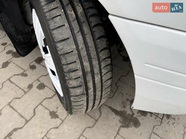 Белый Рено Clio Symbol, объемом двигателя 1.4 л и пробегом 350 тыс. км за 1850 $, фото 9 на Automoto.ua