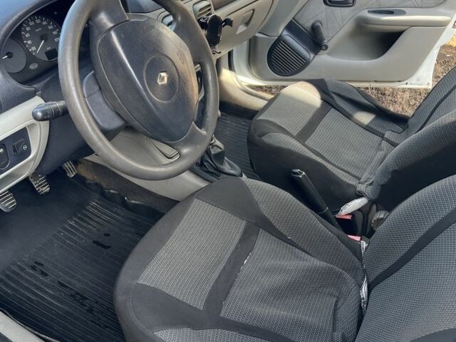 Белый Рено Clio Symbol, объемом двигателя 1.4 л и пробегом 370 тыс. км за 2200 $, фото 12 на Automoto.ua