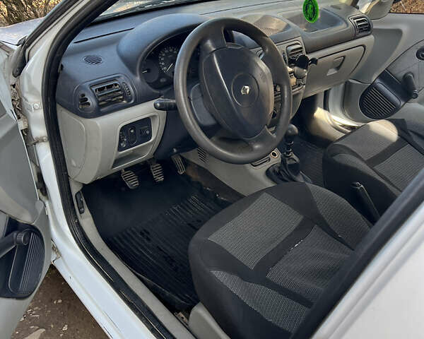 Білий Рено Clio Symbol, об'ємом двигуна 1.4 л та пробігом 370 тис. км за 2900 $, фото 17 на Automoto.ua