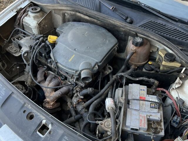 Белый Рено Clio Symbol, объемом двигателя 1.4 л и пробегом 370 тыс. км за 2200 $, фото 9 на Automoto.ua