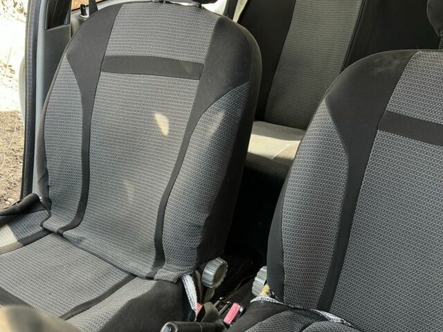 Белый Рено Clio Symbol, объемом двигателя 1.4 л и пробегом 370 тыс. км за 2200 $, фото 17 на Automoto.ua