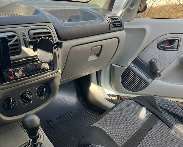 Білий Рено Clio Symbol, об'ємом двигуна 1.4 л та пробігом 370 тис. км за 2900 $, фото 9 на Automoto.ua
