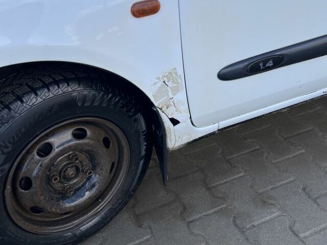 Белый Рено Clio Symbol, объемом двигателя 1.4 л и пробегом 370 тыс. км за 2200 $, фото 4 на Automoto.ua