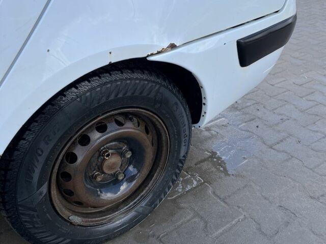 Белый Рено Clio Symbol, объемом двигателя 1.4 л и пробегом 370 тыс. км за 2200 $, фото 7 на Automoto.ua