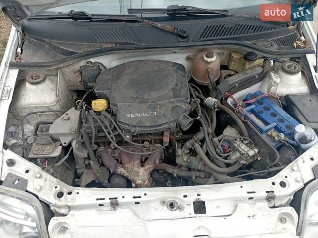 Білий Рено Clio Symbol, об'ємом двигуна 1.4 л та пробігом 300 тис. км за 2350 $, фото 5 на Automoto.ua