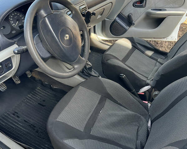 Білий Рено Clio Symbol, об'ємом двигуна 1.4 л та пробігом 370 тис. км за 2900 $, фото 19 на Automoto.ua