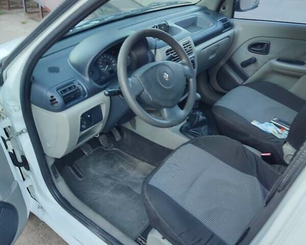 Белый Рено Clio Symbol, объемом двигателя 1.4 л и пробегом 190 тыс. км за 2100 $, фото 11 на Automoto.ua
