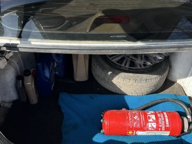 Белый Рено Clio Symbol, объемом двигателя 1.4 л и пробегом 370 тыс. км за 2200 $, фото 10 на Automoto.ua