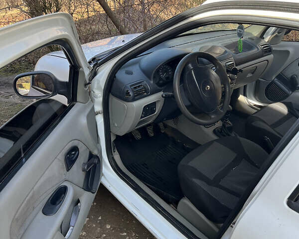 Білий Рено Clio Symbol, об'ємом двигуна 1.4 л та пробігом 370 тис. км за 2900 $, фото 18 на Automoto.ua