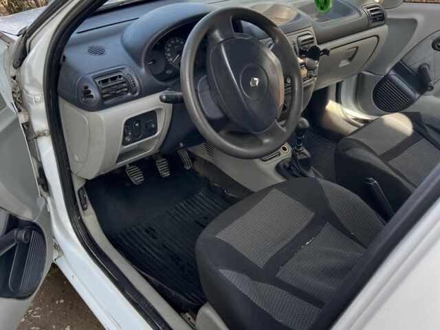 Белый Рено Clio Symbol, объемом двигателя 1.4 л и пробегом 370 тыс. км за 2200 $, фото 14 на Automoto.ua