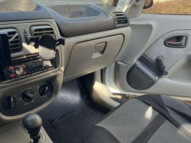 Белый Рено Clio Symbol, объемом двигателя 1.4 л и пробегом 370 тыс. км за 2200 $, фото 20 на Automoto.ua