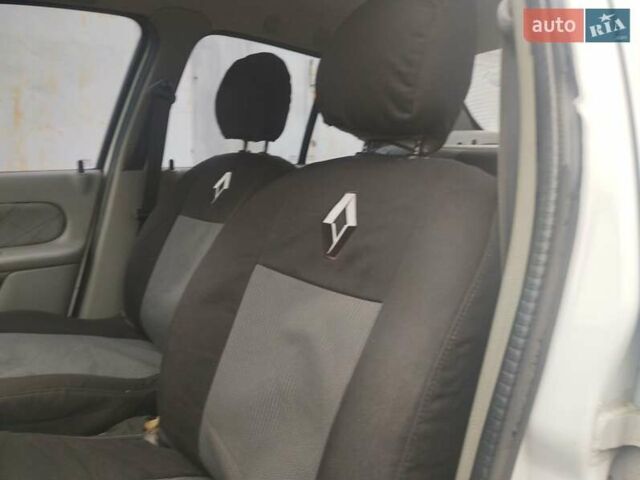 Белый Рено Clio Symbol, объемом двигателя 1.39 л и пробегом 190 тыс. км за 2300 $, фото 1 на Automoto.ua