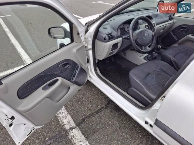 Белый Рено Clio Symbol, объемом двигателя 1.39 л и пробегом 250 тыс. км за 3100 $, фото 10 на Automoto.ua