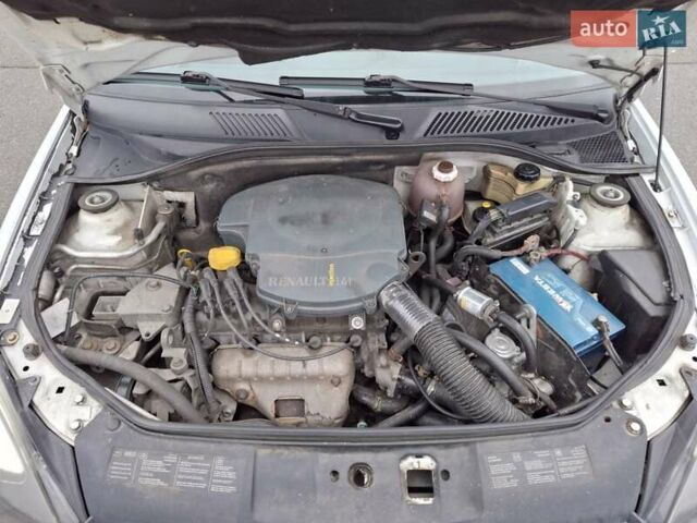 Белый Рено Clio Symbol, объемом двигателя 1.39 л и пробегом 250 тыс. км за 3100 $, фото 16 на Automoto.ua