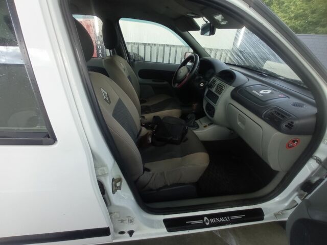 Білий Рено Clio Symbol, об'ємом двигуна 1.4 л та пробігом 400 тис. км за 2650 $, фото 6 на Automoto.ua