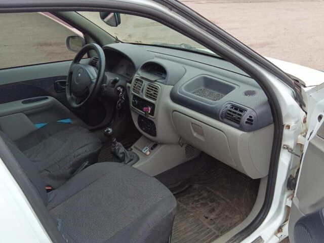 Белый Рено Clio Symbol, объемом двигателя 1.4 л и пробегом 385 тыс. км за 2500 $, фото 3 на Automoto.ua
