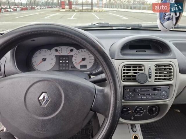 Белый Рено Clio Symbol, объемом двигателя 1.39 л и пробегом 250 тыс. км за 3100 $, фото 11 на Automoto.ua