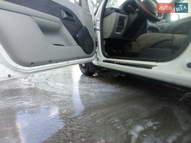 Рено Clio Symbol 2003 в Черкассах на Automoto.ua Белый Рено Clio Symbol, объемом двигателя 1.4 л и пробегом 417 тыс. км за 2650 $, фото 7 на Automoto.ua