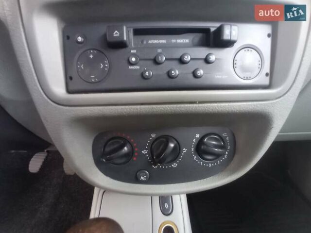 Рено Clio Symbol 2003 в Черкассах на Automoto.ua Белый Рено Clio Symbol, объемом двигателя 1.4 л и пробегом 417 тыс. км за 2650 $, фото 3 на Automoto.ua