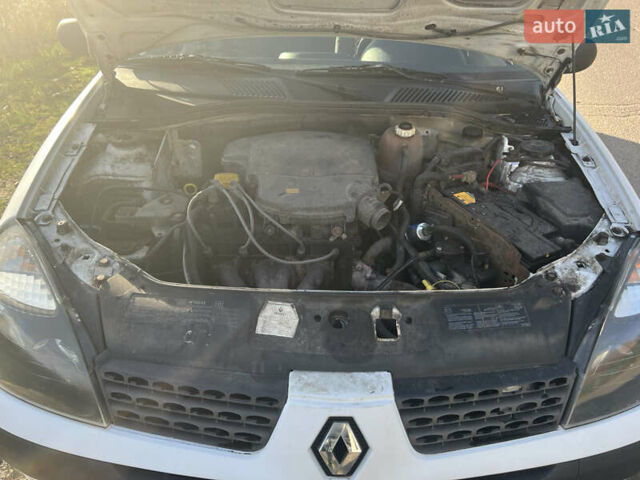 Белый Рено Clio Symbol, объемом двигателя 1.39 л и пробегом 210 тыс. км за 2399 $, фото 13 на Automoto.ua