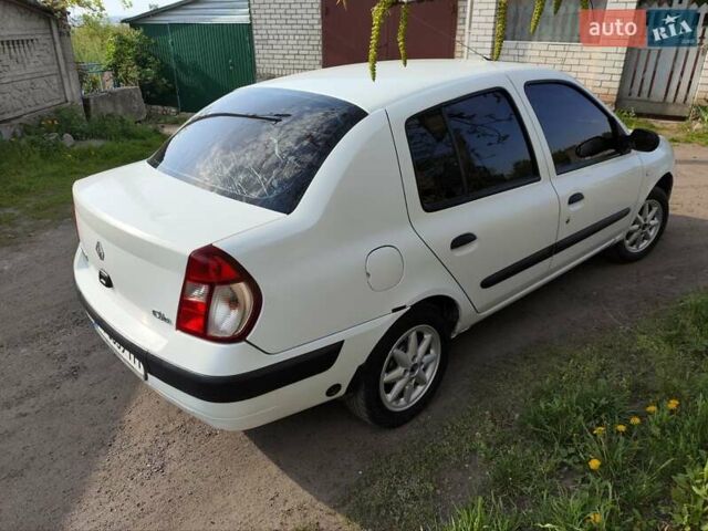 Белый Рено Clio Symbol, объемом двигателя 1.4 л и пробегом 285 тыс. км за 2900 $, фото 2 на Automoto.ua