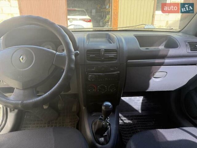 Белый Рено Clio Symbol, объемом двигателя 1.39 л и пробегом 250 тыс. км за 3500 $, фото 6 на Automoto.ua