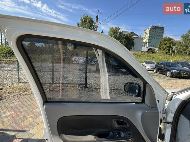 Белый Рено Clio Symbol, объемом двигателя 1.39 л и пробегом 291 тыс. км за 3999 $, фото 8 на Automoto.ua