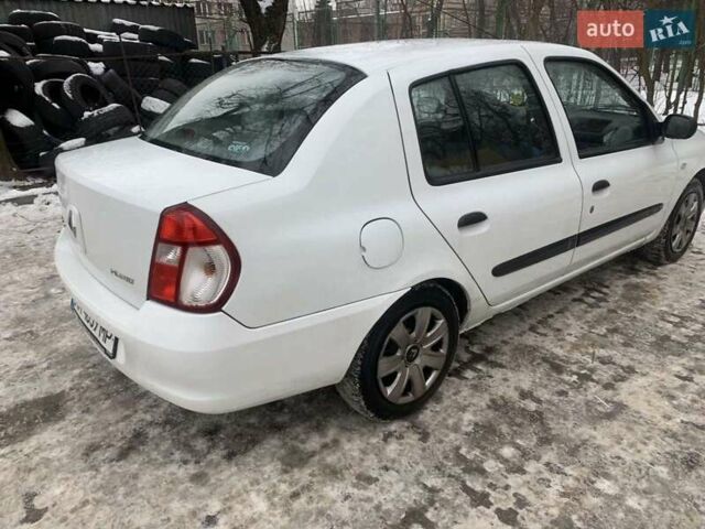 Белый Рено Clio Symbol, объемом двигателя 1.39 л и пробегом 224 тыс. км за 3100 $, фото 12 на Automoto.ua