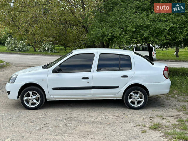 Белый Рено Clio Symbol, объемом двигателя 1.4 л и пробегом 230 тыс. км за 2800 $, фото 2 на Automoto.ua