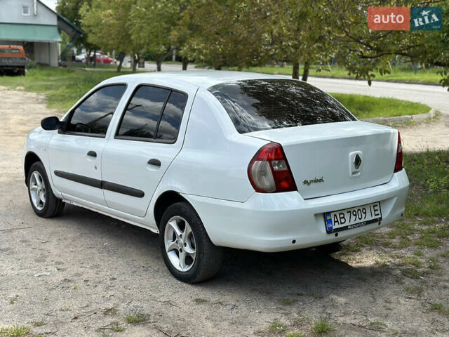 Белый Рено Clio Symbol, объемом двигателя 1.4 л и пробегом 230 тыс. км за 2800 $, фото 1 на Automoto.ua