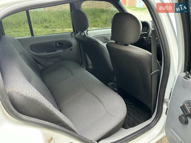 Белый Рено Clio Symbol, объемом двигателя 1.4 л и пробегом 230 тыс. км за 2800 $, фото 9 на Automoto.ua