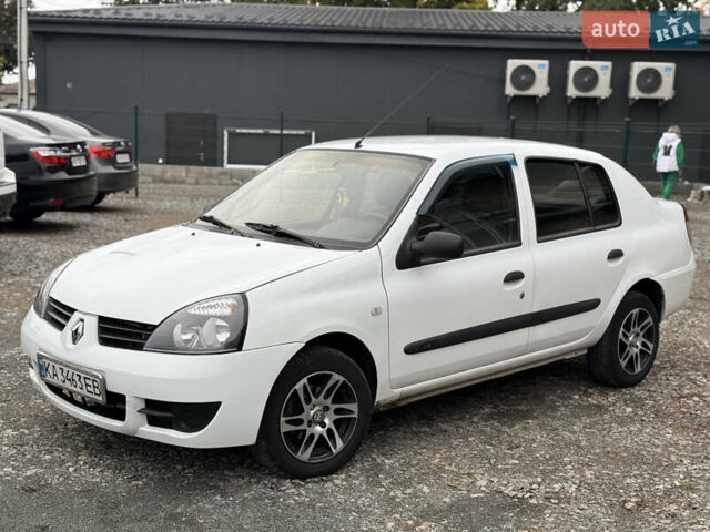 Белый Рено Clio Symbol, объемом двигателя 1.39 л и пробегом 251 тыс. км за 3100 $, фото 2 на Automoto.ua