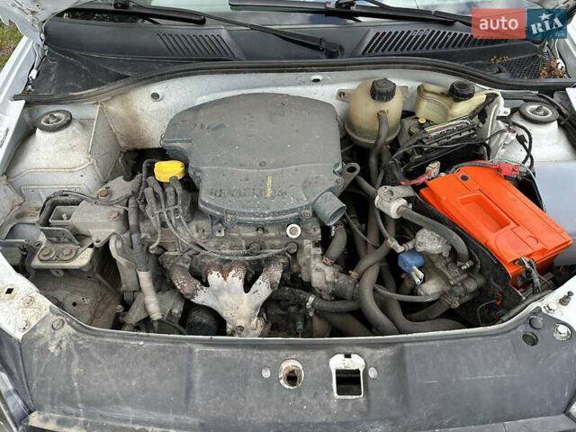 Белый Рено Clio Symbol, объемом двигателя 1.4 л и пробегом 230 тыс. км за 2800 $, фото 12 на Automoto.ua