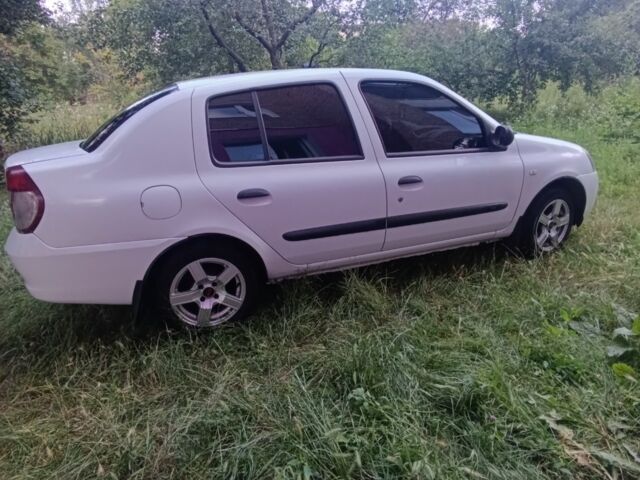 Белый Рено Clio Symbol, объемом двигателя 1.4 л и пробегом 200 тыс. км за 3500 $, фото 1 на Automoto.ua
