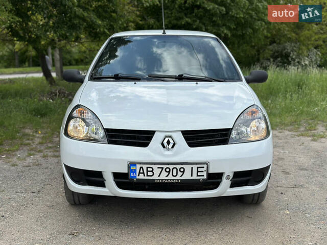 Белый Рено Clio Symbol, объемом двигателя 1.4 л и пробегом 230 тыс. км за 2800 $, фото 3 на Automoto.ua