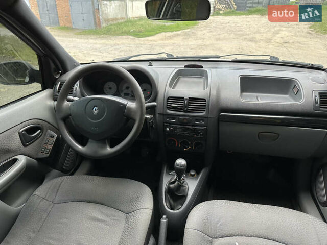 Белый Рено Clio Symbol, объемом двигателя 1.4 л и пробегом 230 тыс. км за 2800 $, фото 10 на Automoto.ua