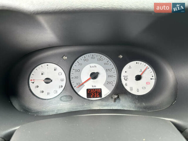 Белый Рено Clio Symbol, объемом двигателя 1.4 л и пробегом 230 тыс. км за 2800 $, фото 13 на Automoto.ua