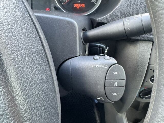 Белый Рено Clio Symbol, объемом двигателя 1.4 л и пробегом 197 тыс. км за 4300 $, фото 17 на Automoto.ua