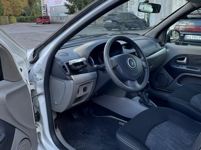 Белый Рено Clio Symbol, объемом двигателя 1.4 л и пробегом 197 тыс. км за 4300 $, фото 13 на Automoto.ua