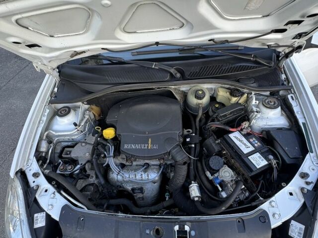 Белый Рено Clio Symbol, объемом двигателя 1.4 л и пробегом 197 тыс. км за 4300 $, фото 11 на Automoto.ua