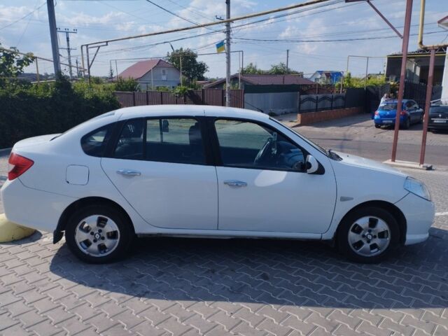 Белый Рено Clio Symbol, объемом двигателя 1.4 л и пробегом 231 тыс. км за 3200 $, фото 2 на Automoto.ua