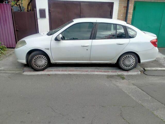 Белый Рено Clio Symbol, объемом двигателя 1.4 л и пробегом 240 тыс. км за 2800 $, фото 3 на Automoto.ua