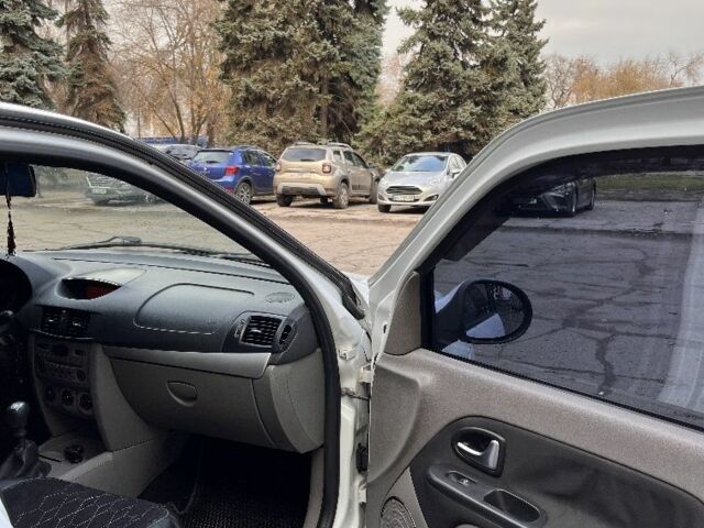 Белый Рено Clio Symbol, объемом двигателя 1.4 л и пробегом 244 тыс. км за 4400 $, фото 10 на Automoto.ua