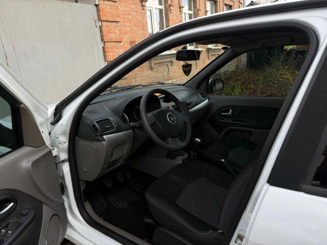 Білий Рено Clio Symbol, об'ємом двигуна 1.4 л та пробігом 65 тис. км за 5500 $, фото 4 на Automoto.ua