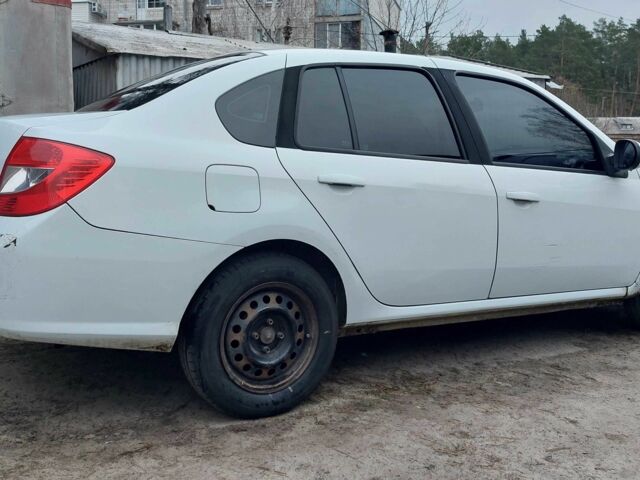Белый Рено Clio Symbol, объемом двигателя 1.4 л и пробегом 166 тыс. км за 2999 $, фото 4 на Automoto.ua